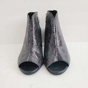 New Cordani Navy Blue Snakeskin Mule , Size 7,5